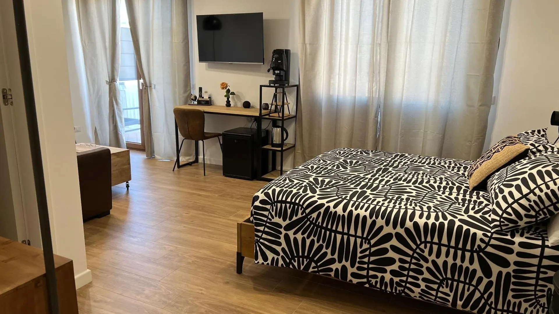 Luli Rooms Napoli 0*,  Italia